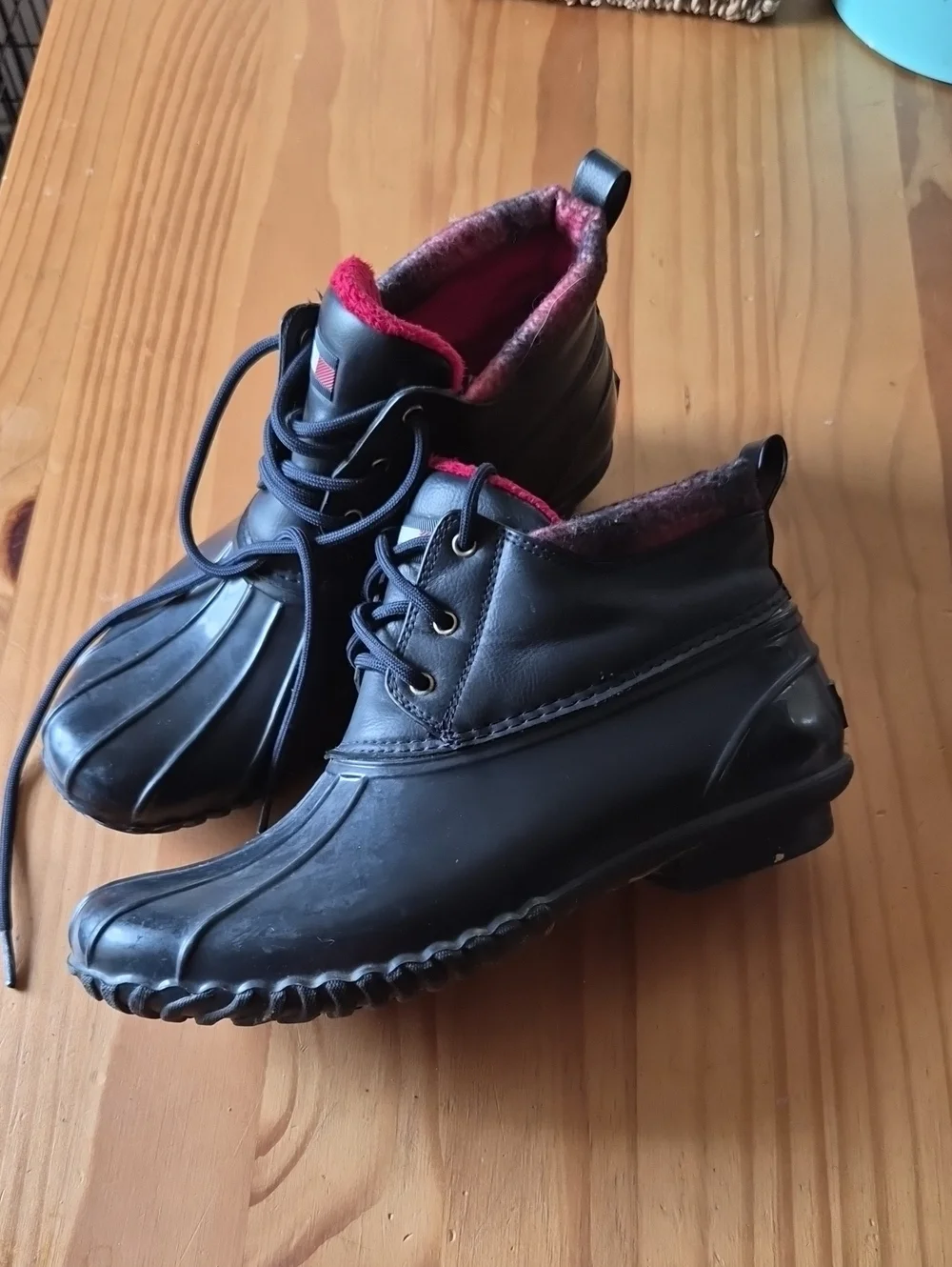 Tommy Hilfiger Waterproof Ankle Duck Boots 9womens with Red Lining